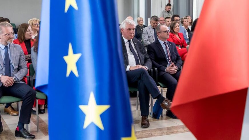 Asfalt popłynie na pola. Dofinansowanie dla rolniczych gmin.